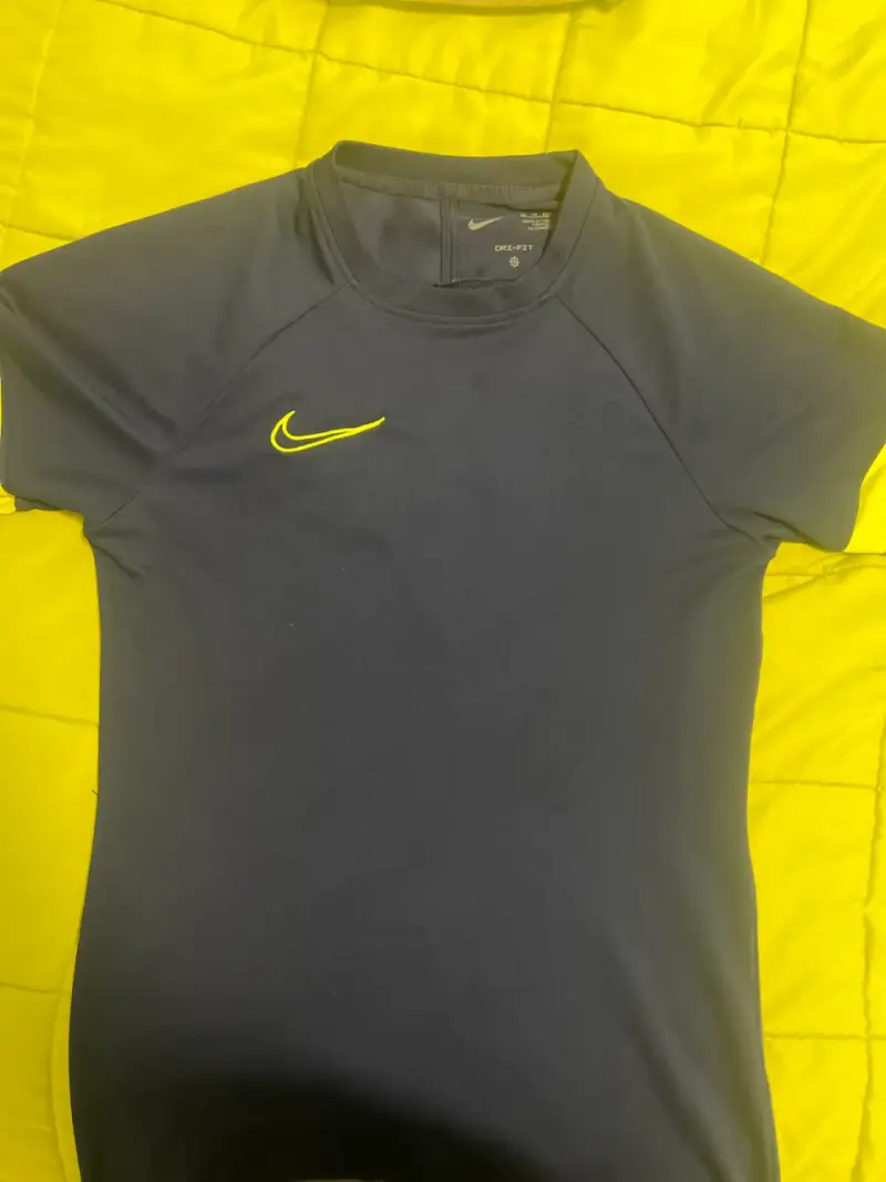 Polera deportiva azul oscuro Nike talla XS - 1