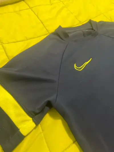 Polera deportiva azul oscuro Nike talla XS - miniatura 3