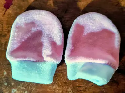 Mitones para bebé rosados - miniatura 2