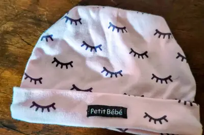 Gorro de bebé rosado - miniatura 3