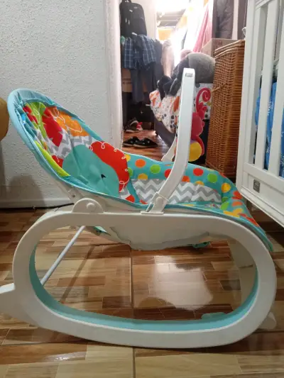Silla mecedora para bebé - miniatura 2