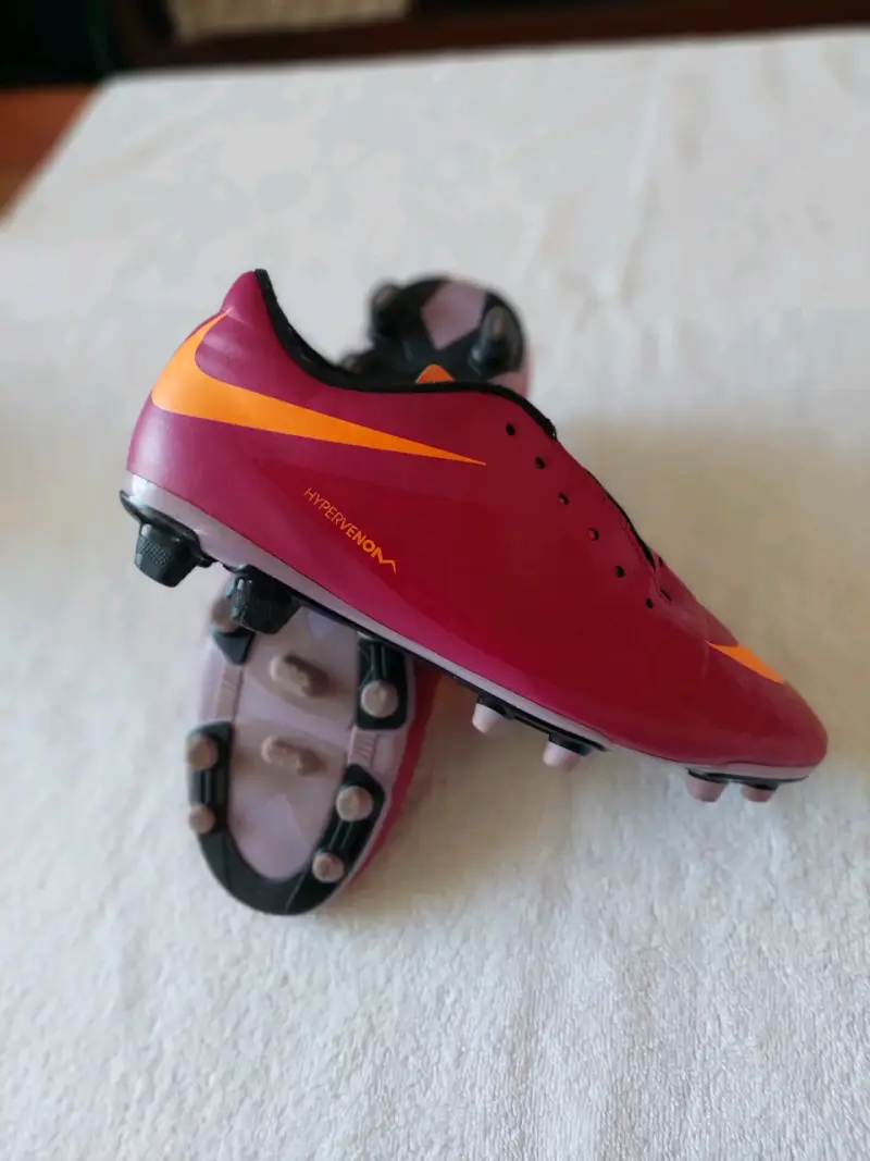 Botines de fútbol damas rojos y naranjas - 2