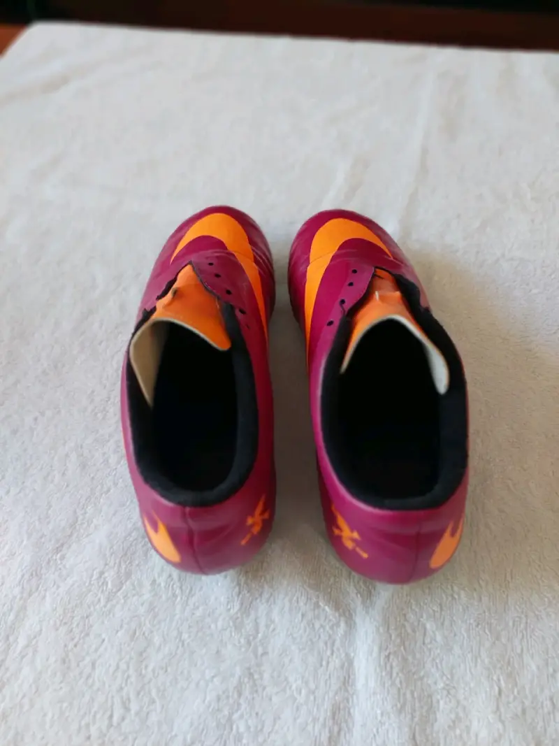 Botines de fútbol damas rojos y naranjas - 4
