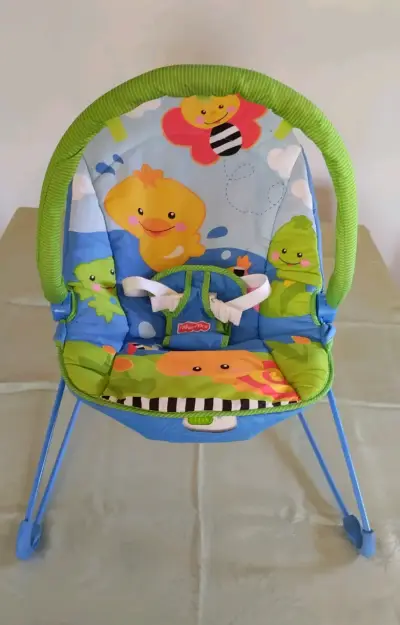 Silla mecedora infantil Fisher price. - miniatura 1
