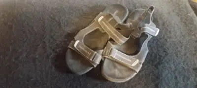 Sandalias negras con velcro - miniatura 1