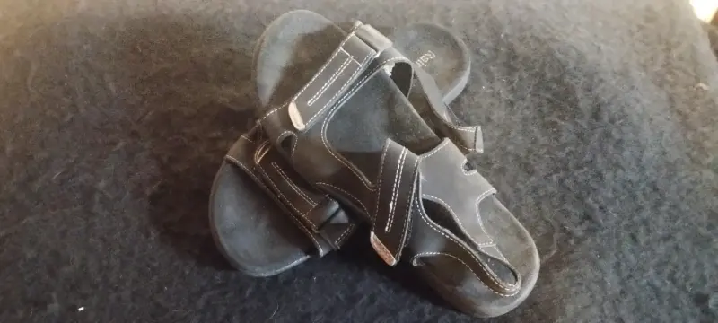 Sandalias negras con velcro - 3