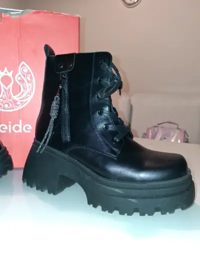 Botas negras con plataforma - miniatura 3