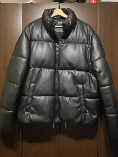 Chaqueta acolchada negra cuero - miniatura 5