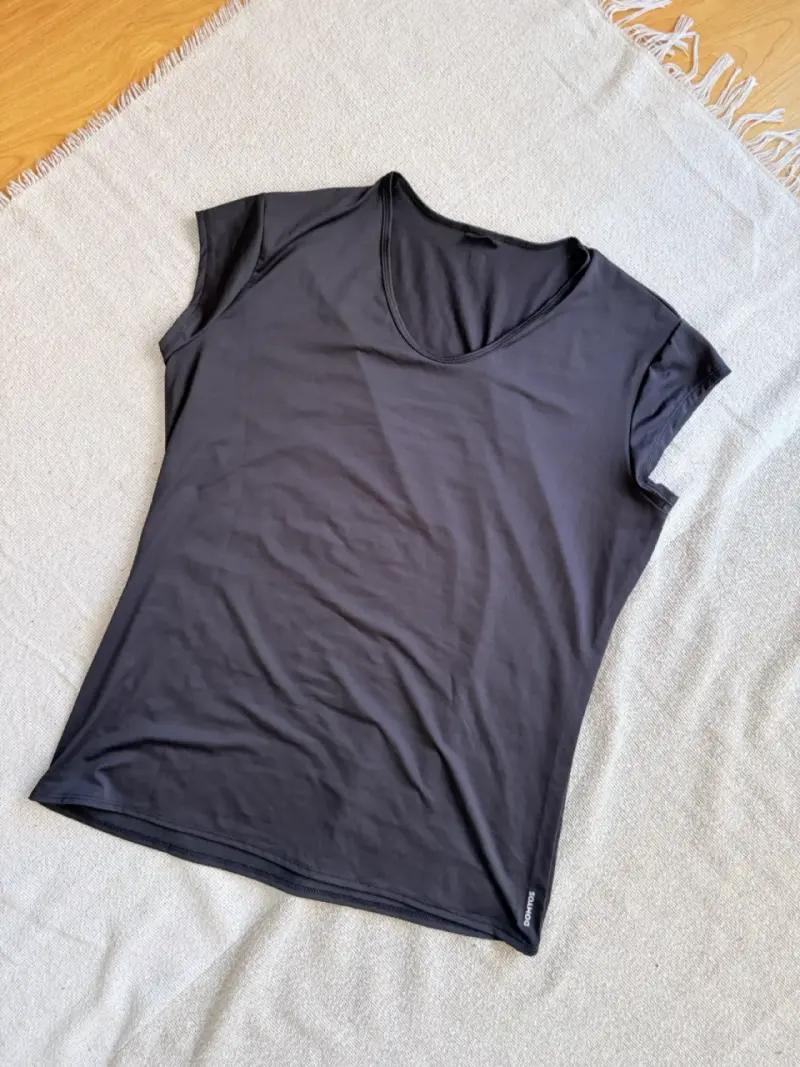 Polera deportiva negra básica XL