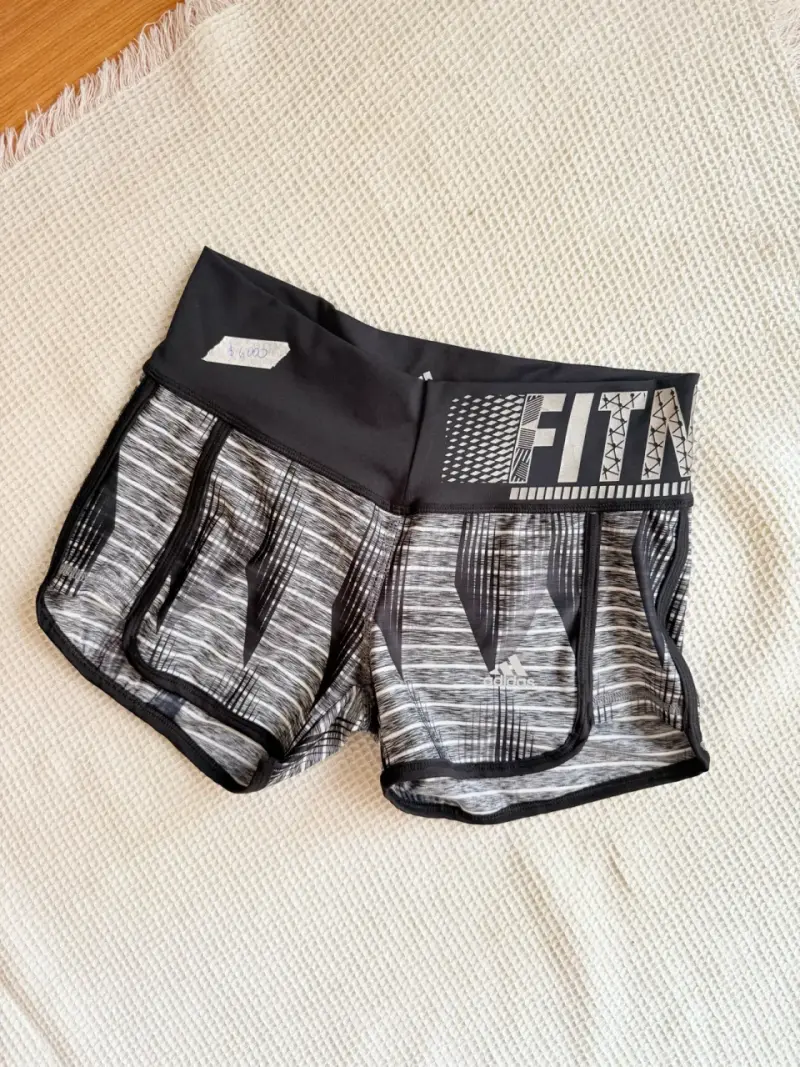 Shorts deportivo Adidas en tonos grises XL
