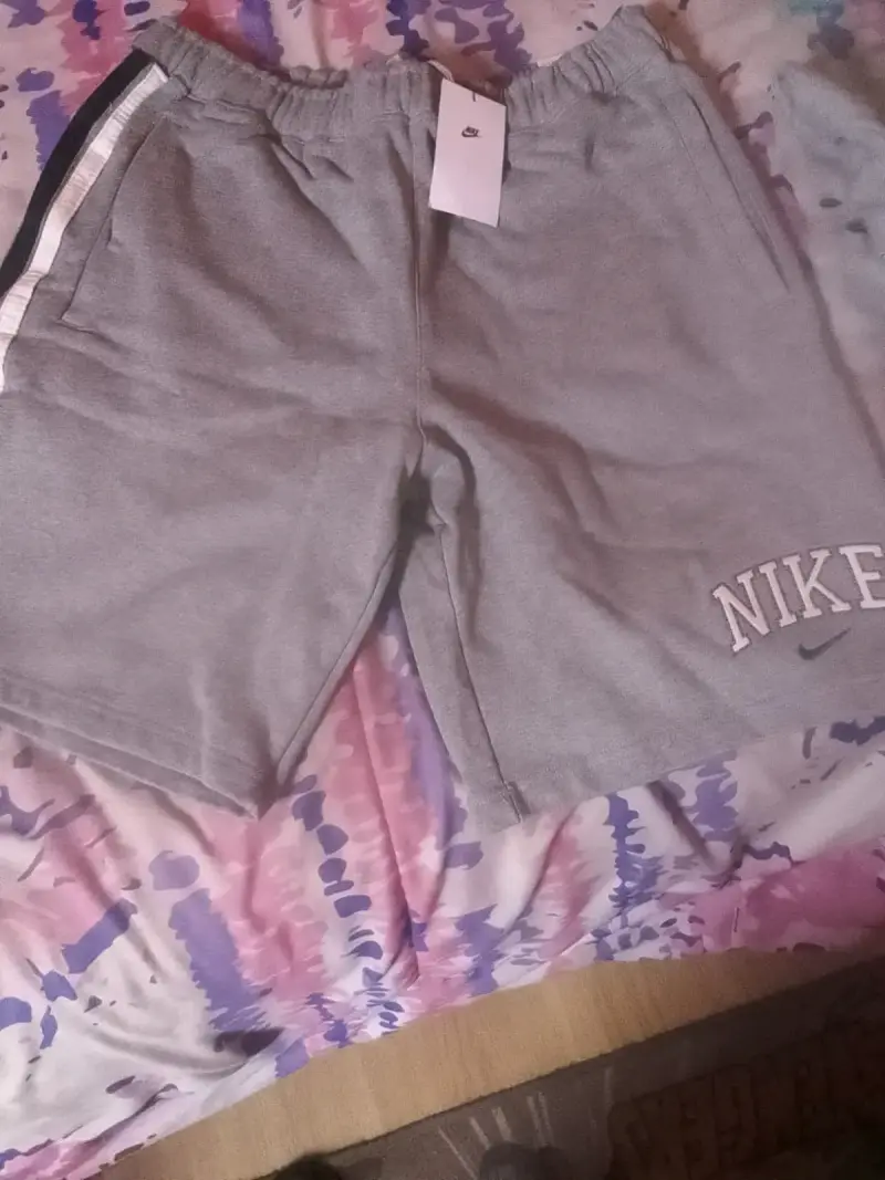 Shorts deportivos Nike grises