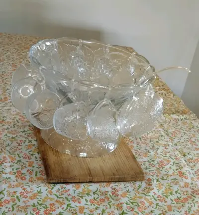 Ponchera de vidrio con tazas y cucharón. - miniatura 3