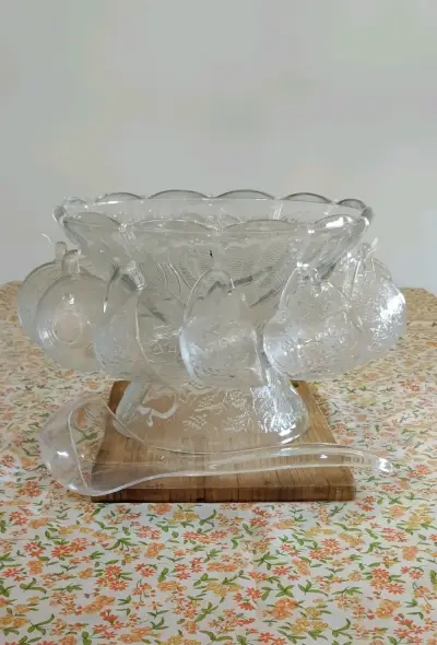 Ponchera de vidrio con tazas y cucharón. - miniatura 4