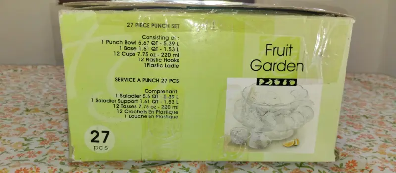 Ponchera de vidrio con tazas y cucharón. - 6