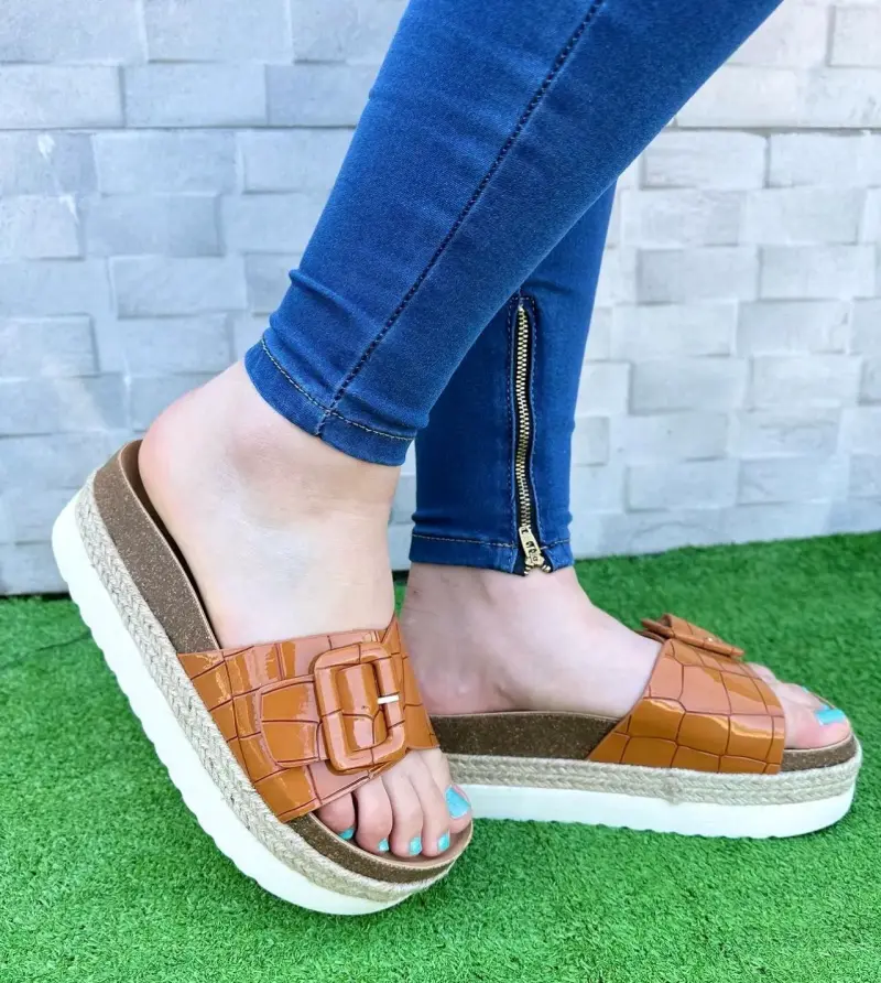 Sandalias con plataforma camel