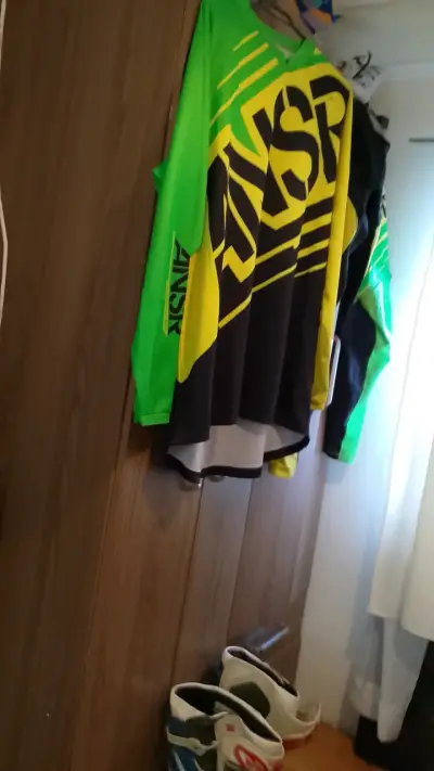 Botas de motocross blancas y rojas - miniatura 4