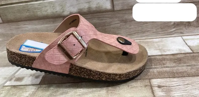 Sandalias rosadas con hebilla