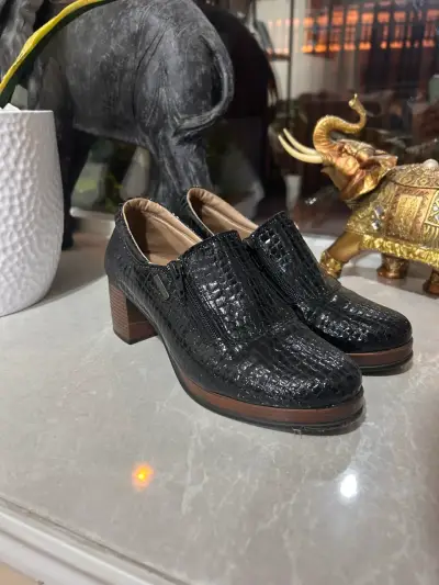 Zapatos de cuero con cierre negros - miniatura 2