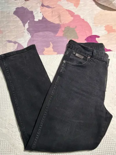 Jeans negros Wrangler - miniatura 1