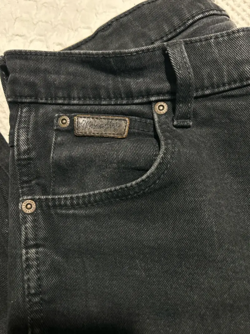 Jeans negros Wrangler - 2