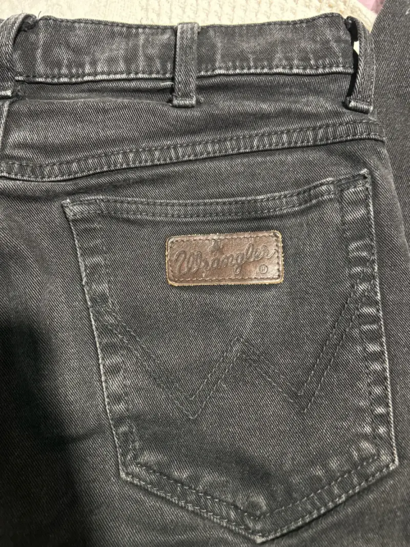 Jeans negros Wrangler - 3