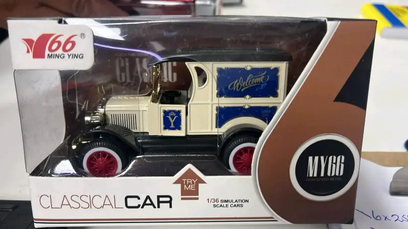Auto clásico de colección 1/36