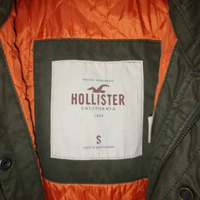 Parka Hollister S verde. Precio conversable. - miniatura 2