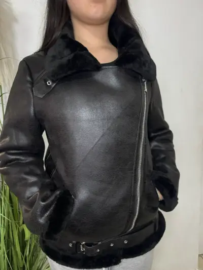 Chaqueta de cuero negra - miniatura 2