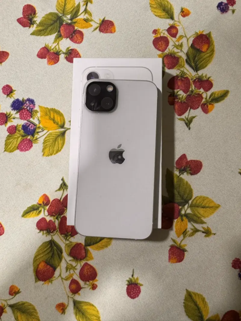 iPhone con caja blanca - 1