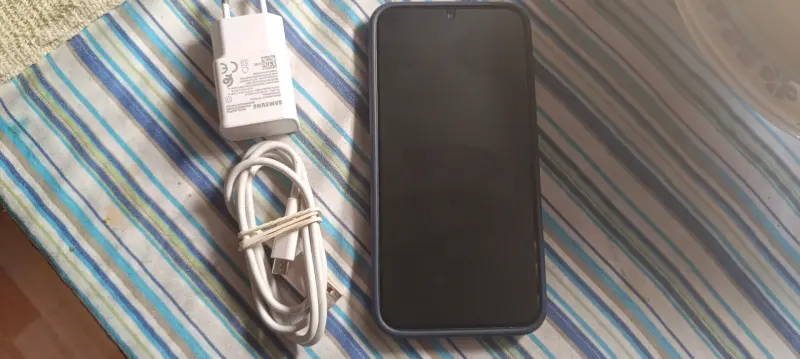 Teléfono Samsung A34 5G con cargador - 4
