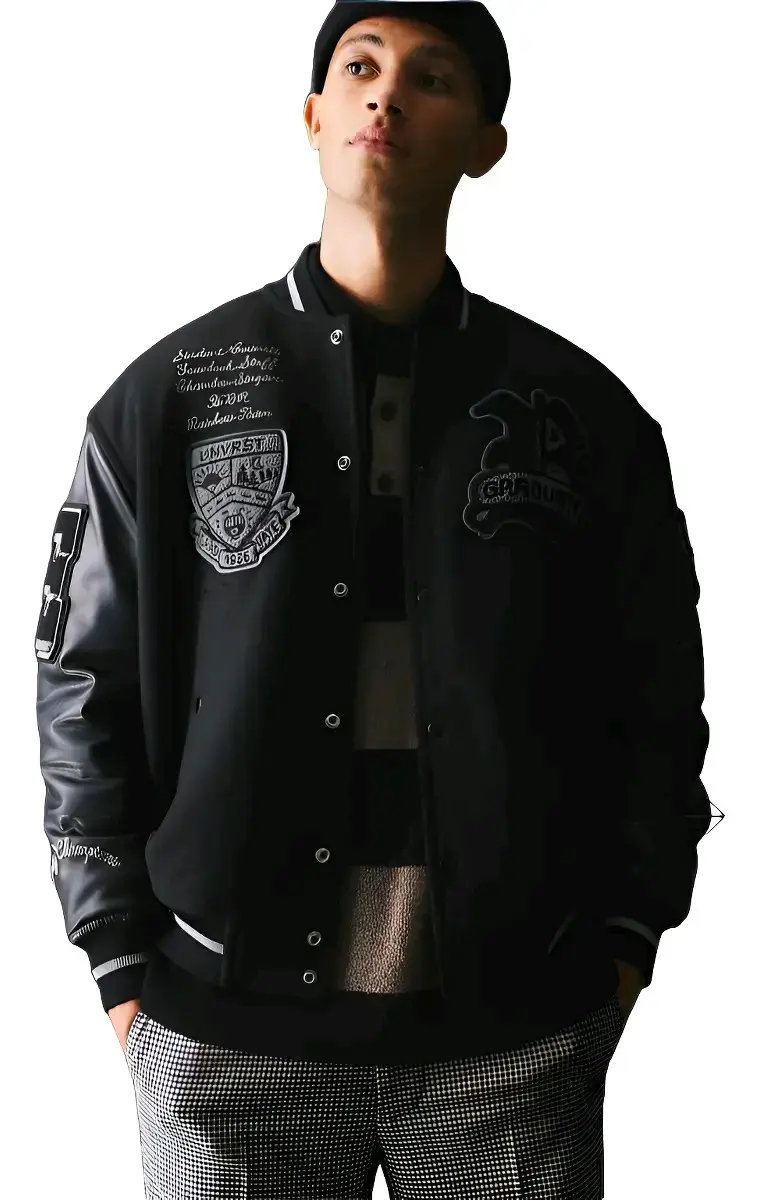 Chaqueta bomber negra con parches