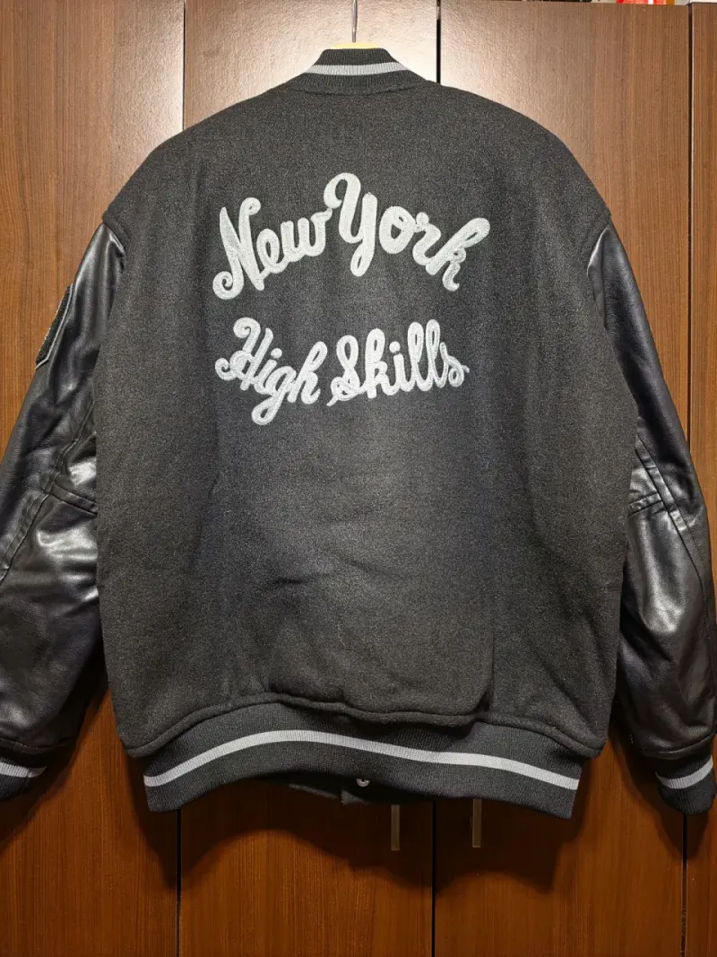Chaqueta bomber negra con parches - 6