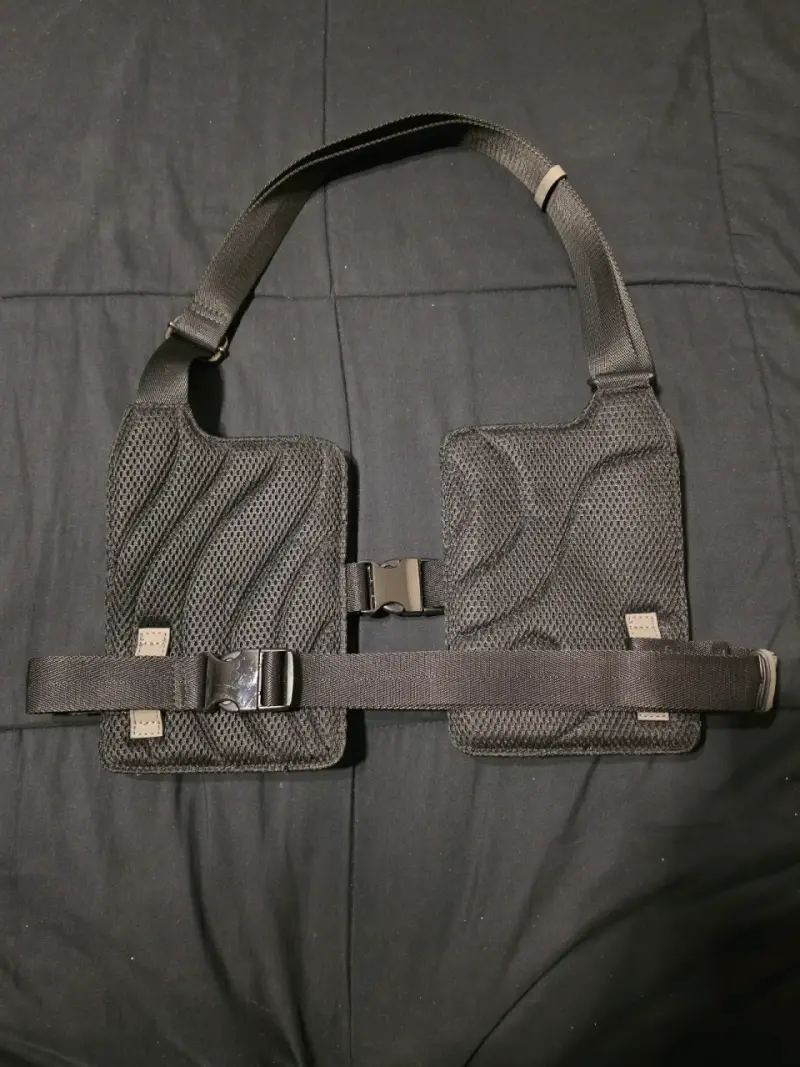 Accesorio De Pecho Traveler Engomado gris - 6