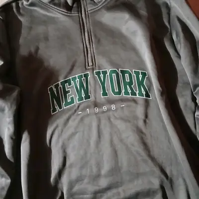 Buzo gris con estampado New York - miniatura 4