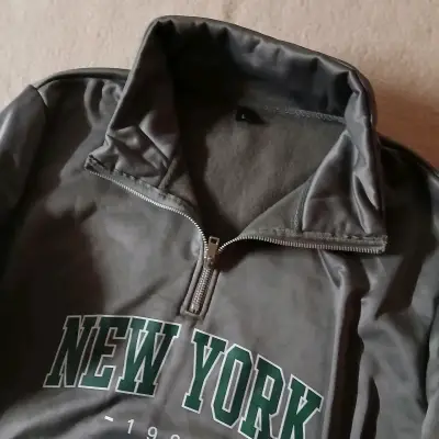 Buzo gris con estampado New York - miniatura 5