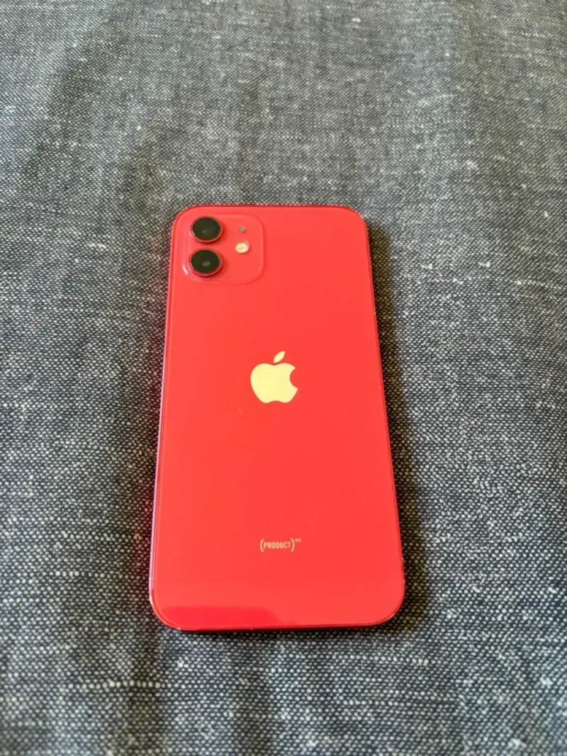 iPhone 12 rojo en buen estado - 1