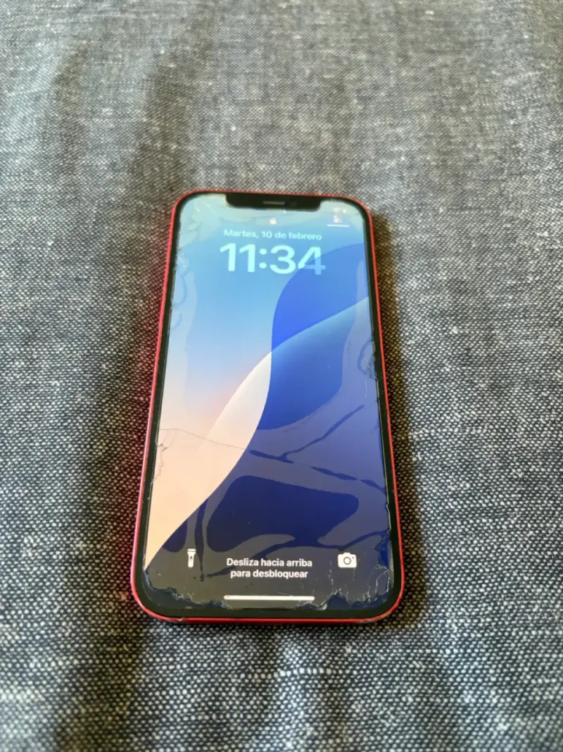 iPhone 12 rojo en buen estado - 2