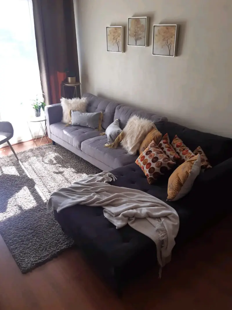 Sofá seccional moderno gris - 1