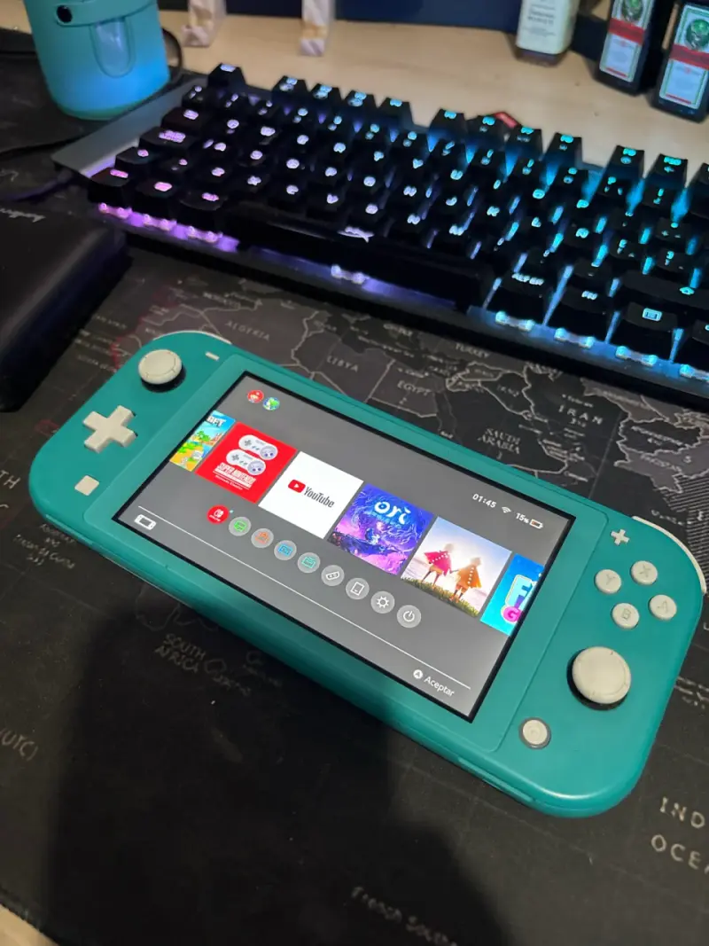 Nintendo switch lite - 1