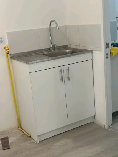 Lavaplatos con mueble blanco - miniatura 3