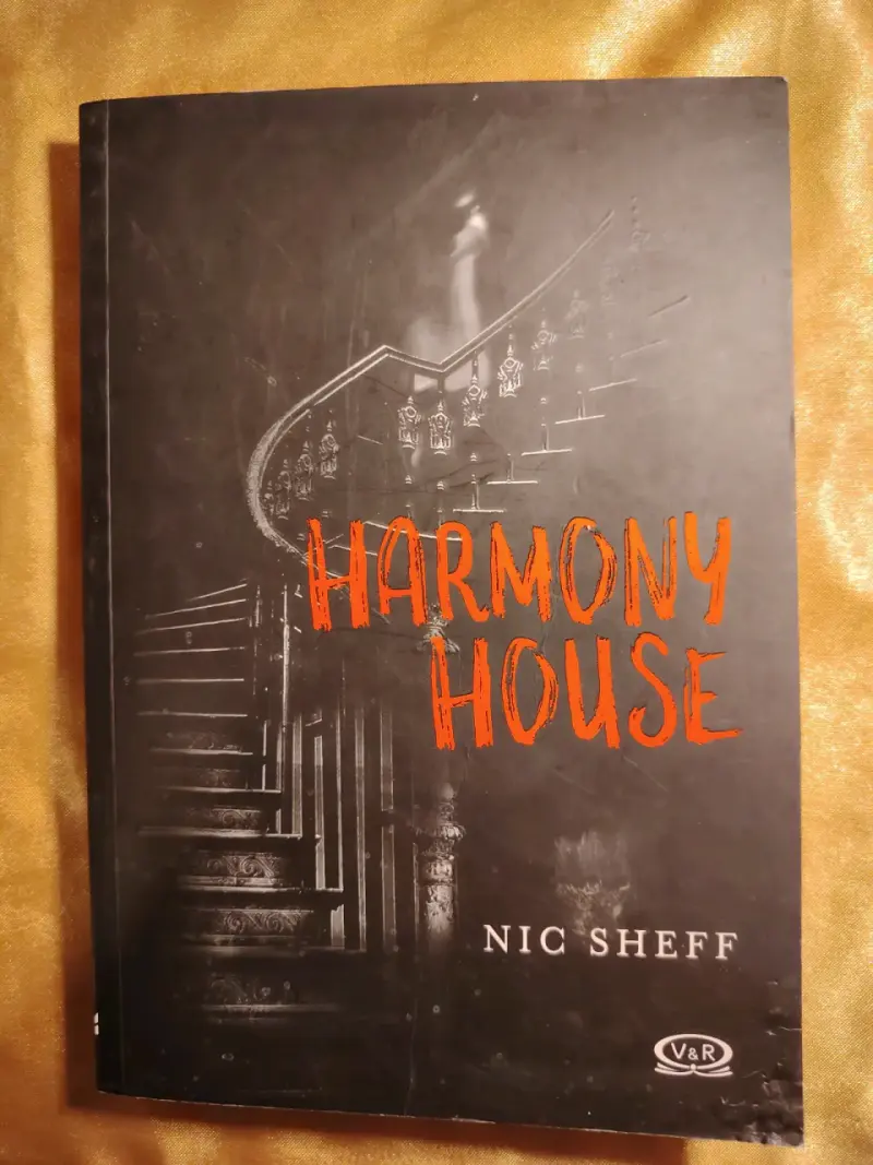 Libro original Harmony House - 1