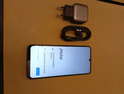 Teléfono móvil con accesorios - miniatura 1