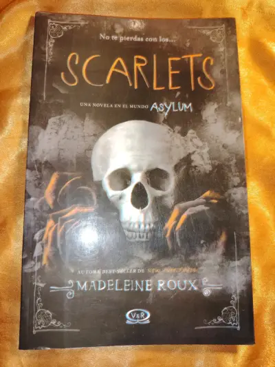 Libro Scarlets - Madeleine Roux - miniatura 1