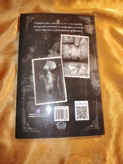 Libro Scarlets - Madeleine Roux - miniatura 2