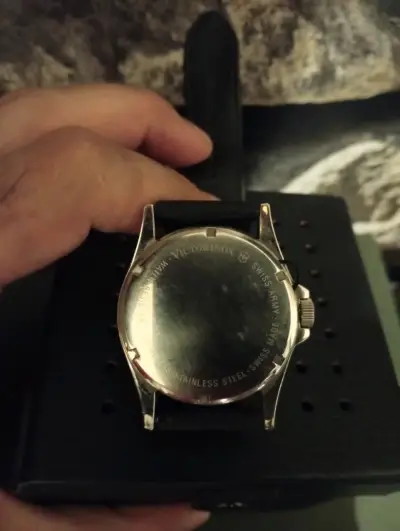 Reloj pulsera clásico blanco marca Victorinox - miniatura 4