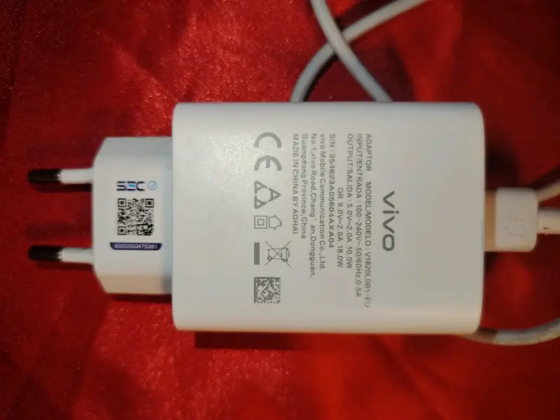 Adaptador Cargador Vivo blanco 18W - 1