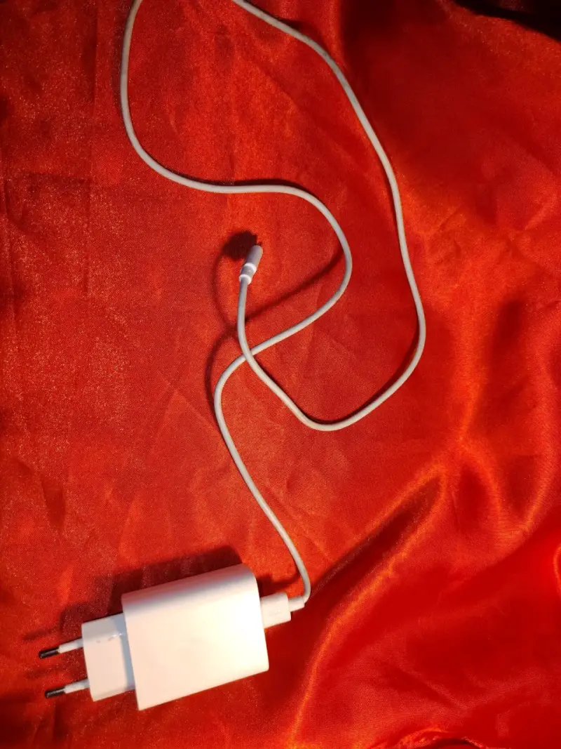 Adaptador Cargador Vivo blanco 18W - 2