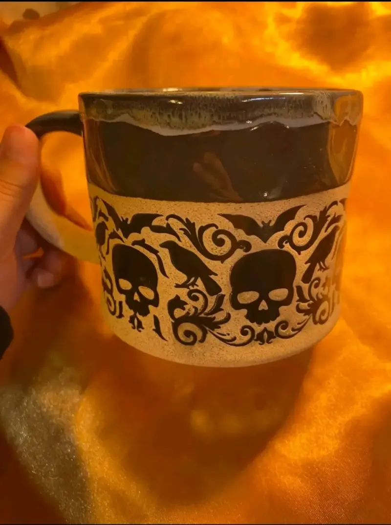 Tazón grande con diseño de calaveras - 1