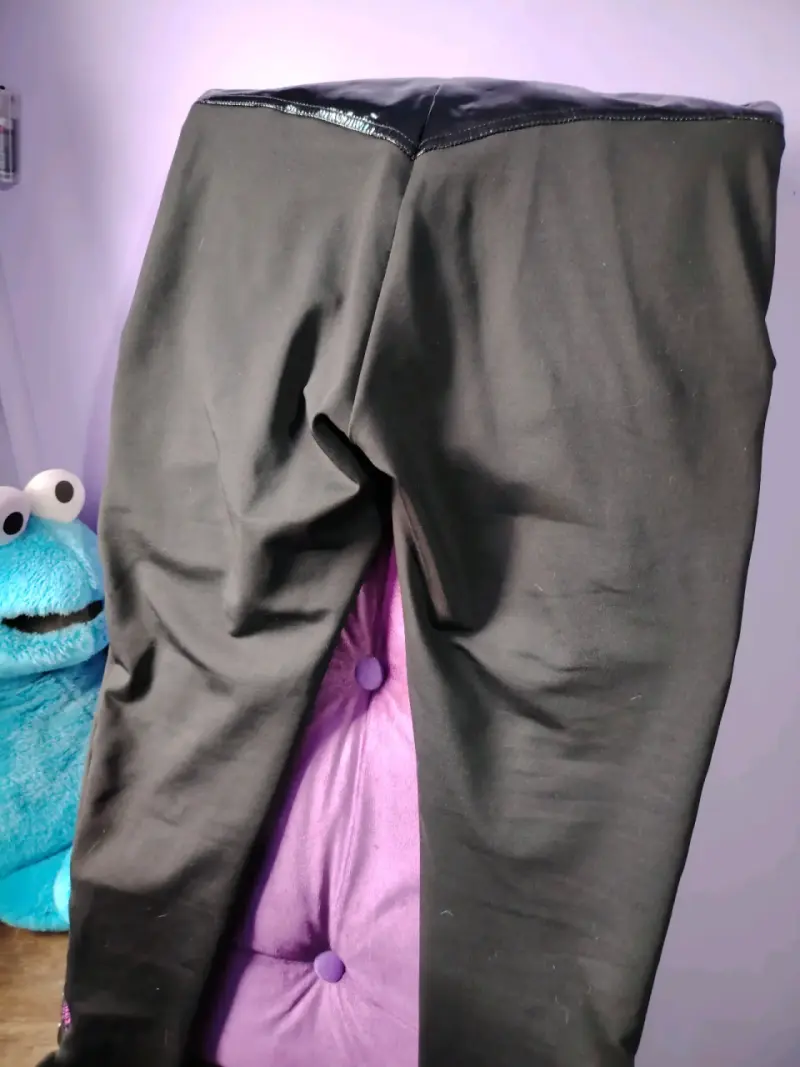 Calzad negras con detalles púrpura goth talla M - 2