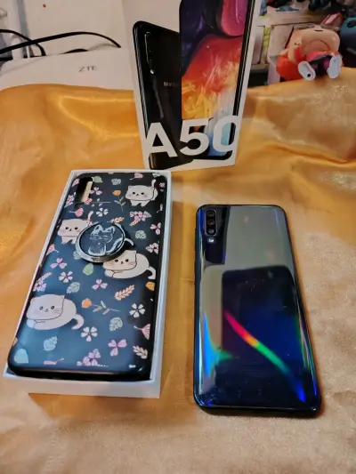 Samsung Galaxy A50 con caja - miniatura 2